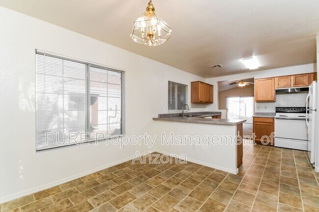 Foto del edificio - 930 E Monterey St