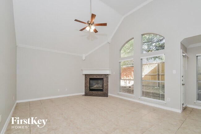 Foto del edificio - 502 Glenn Ln