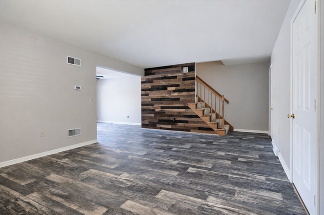 Building Photo - 27 Penny Ln