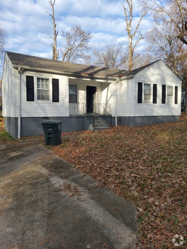 Building Photo - HALF OFF FIRST MONTHS RENT!! Welcome to th...