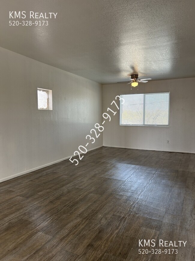 Building Photo - 507 E Jacinto St