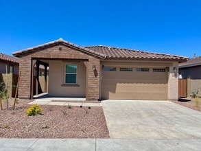 Building Photo - 9124 W Glenrosa Ave