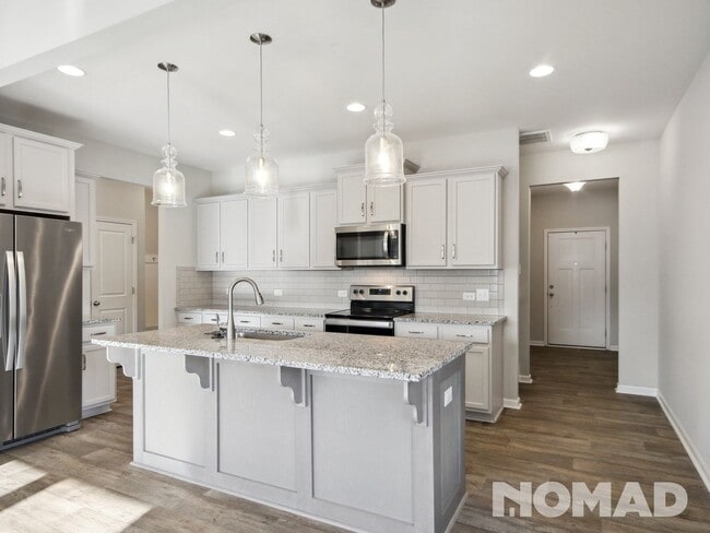 Building Photo - 3 Bedroom Townhome in Harrisburg NC