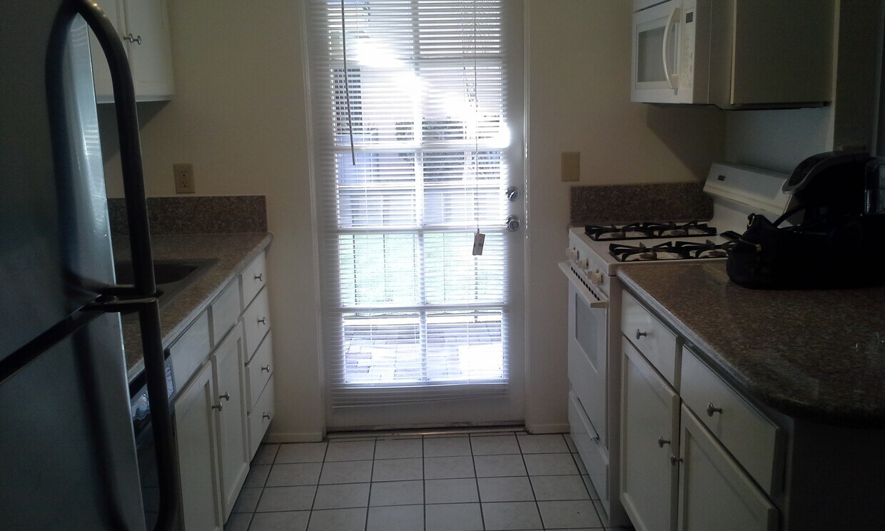 Beautiful Kitchen with appliances - 400 N Sunrise Way