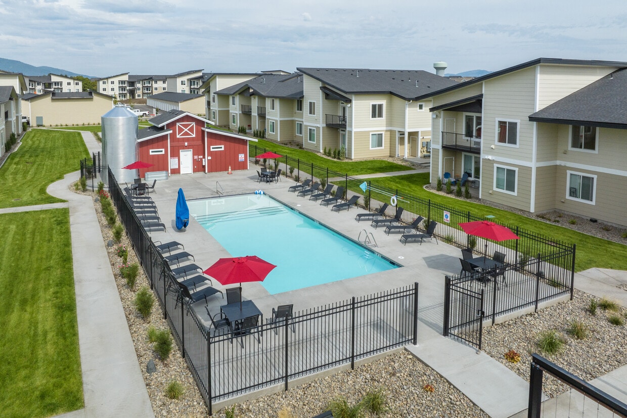 Primary Photo - Bluegrass Farms Apartments