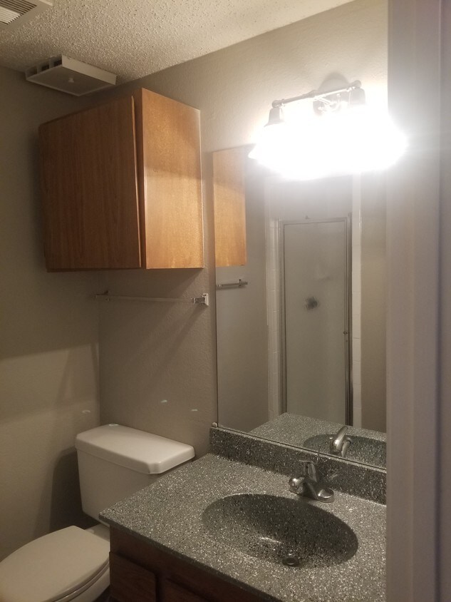 Foto principal - 1400 N Bluegrove Rd