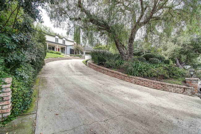 Building Photo - 4155 Chevy Chase Dr