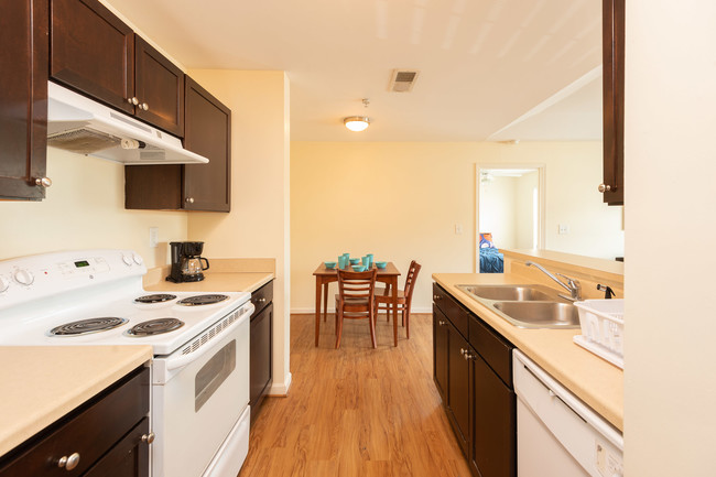 Shared Kitchen and Dining Area - University Crossing