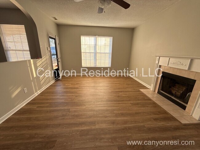 Foto del edificio - 3816 Goforth Dr