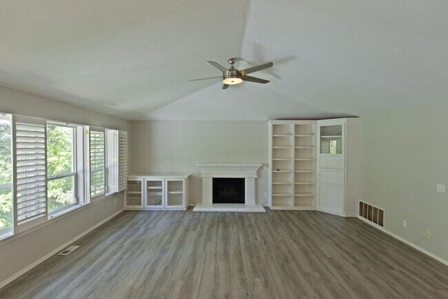 Building Photo - Loch Haven Hills Home