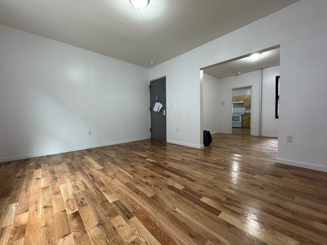 Building Photo - 615 W 176th St