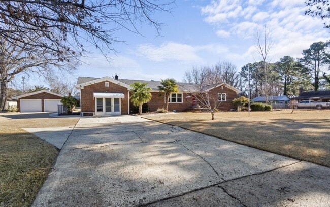 Building Photo - 1404 Shelton Rd