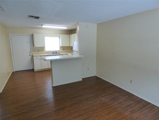 Foto del edificio - 2206 Section Dr