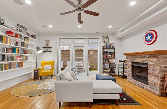 Foto del edificio - 2457 W Foster Ave