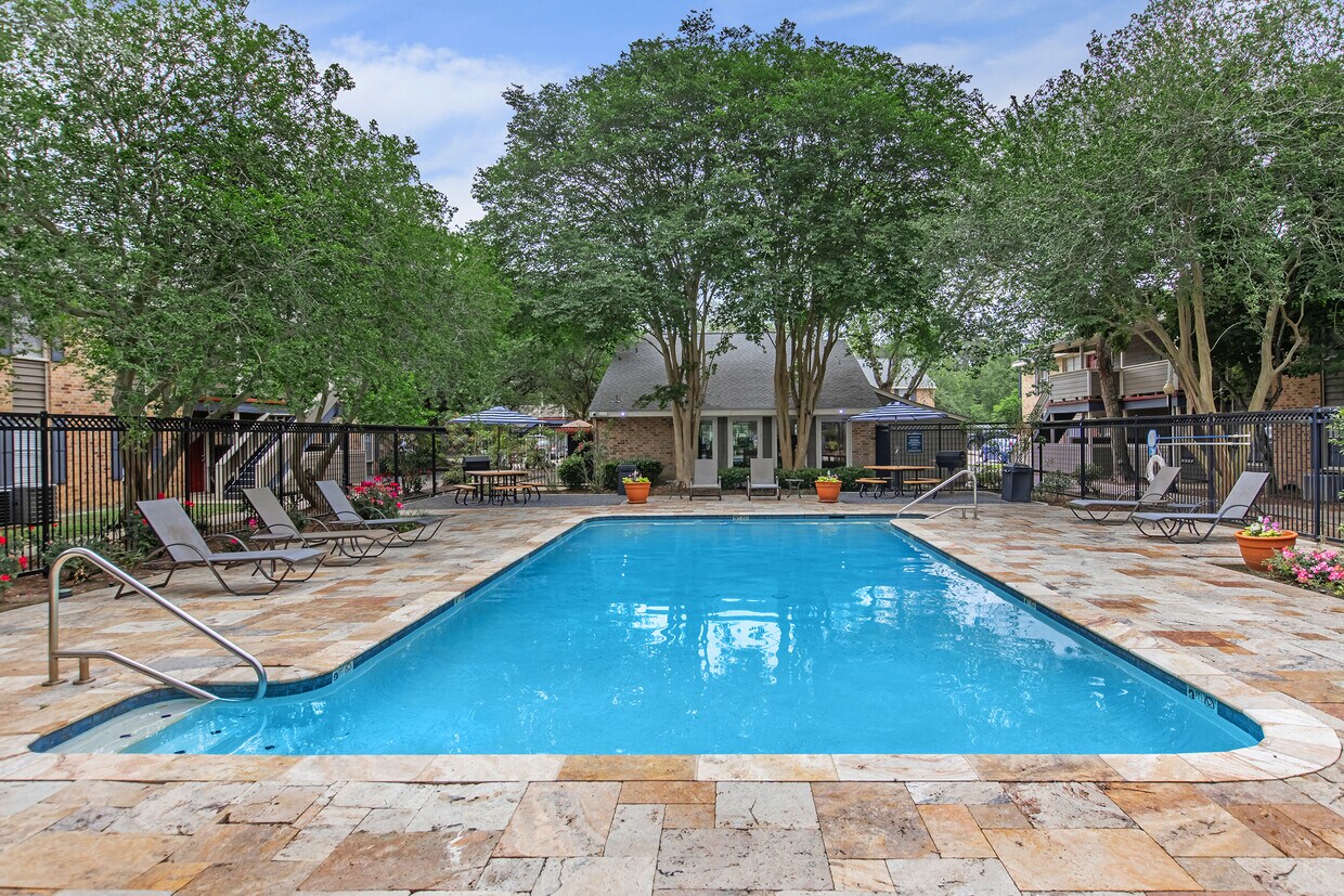 Foto principal - The Arts Apartments At Broussard Crossing