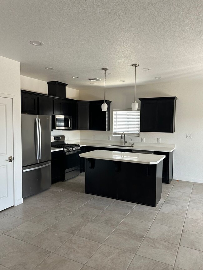 Building Photo - CIELO VERDE ESTATES!