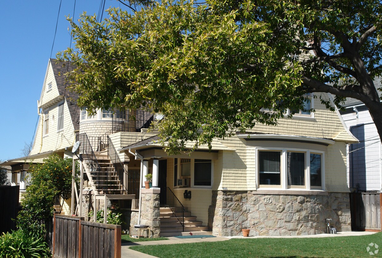Building Photo - 1535 Saint Charles St