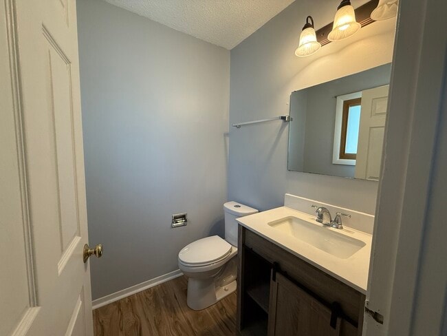 Building Photo - 1711 Bell Dr