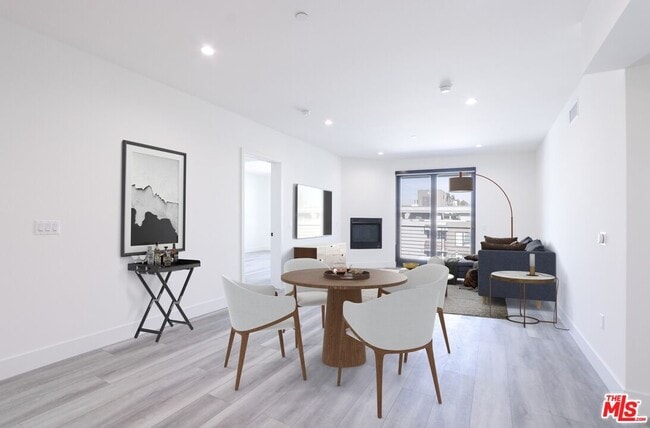 Foto del edificio - 11800 Courtleigh Dr