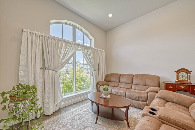Foto del edificio - 2337 Mayfield Trail Ct