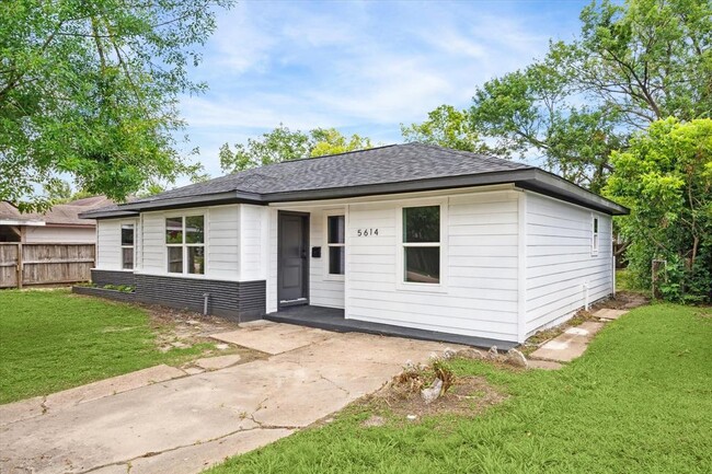 Building Photo - 5614 El Buey Way