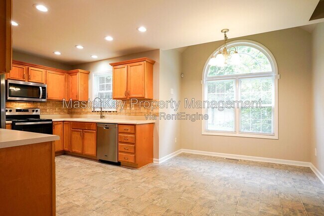 Building Photo - 1008 Knighthood Ln