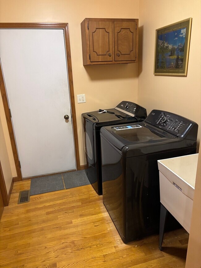 Building Photo - 2120 Belvidere Line Dr