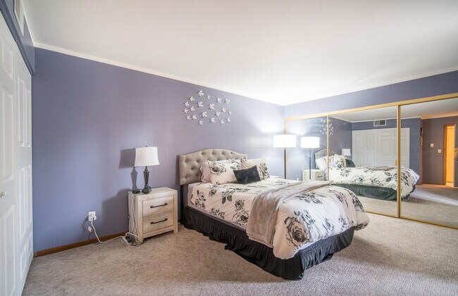 Bedroom - 3942 N Oakland Ave