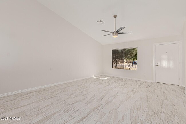 Foto del edificio - 3240 W Runion Dr