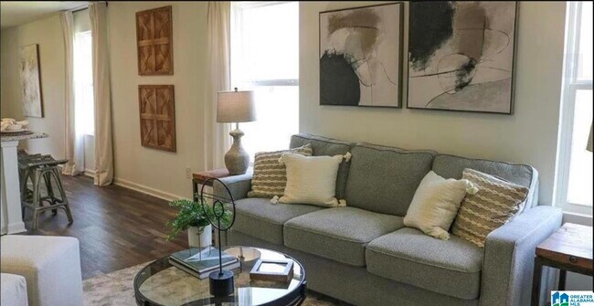 Foto del edificio - 6585 Creek Cir