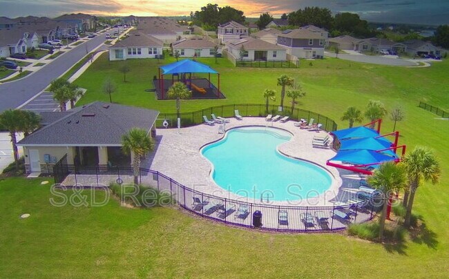 Foto del edificio - 427 Cool Summer Ln