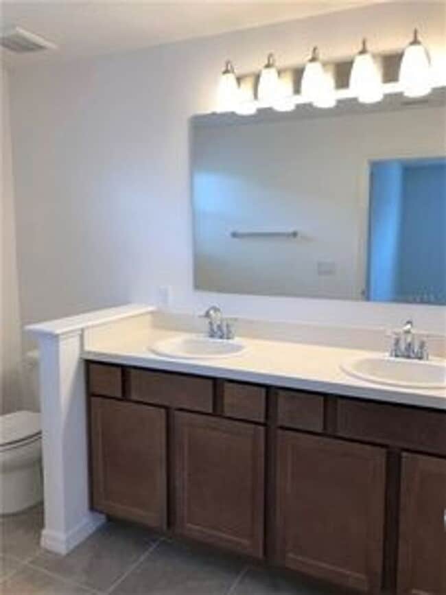 Building Photo - 3847 Exeter Ln