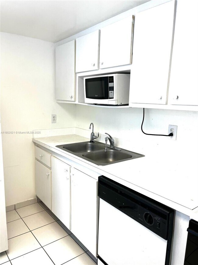 Building Photo - 802 NW 87th Ave