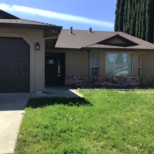 Building Photo - Beautiful Home - Newly Remodeled