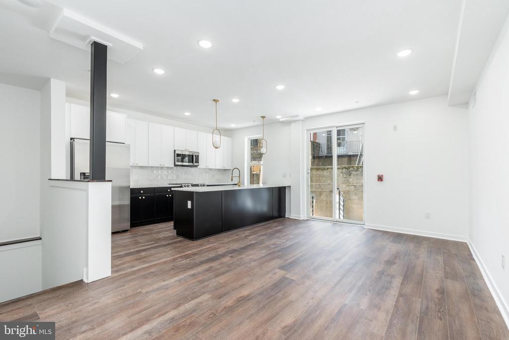 Foto principal - 608 S American St