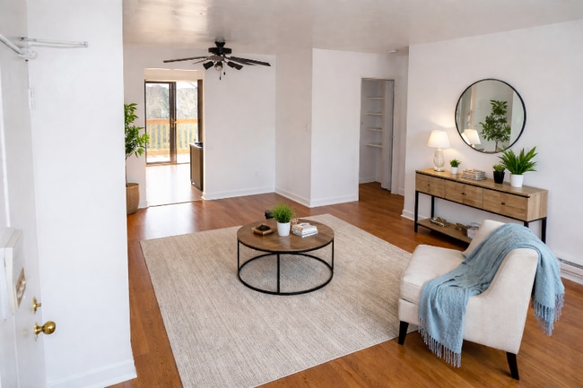 Building Photo - 1851 N Green Ln N