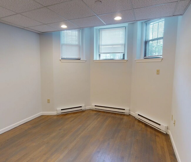 Building Photo - 73 Park Dr
