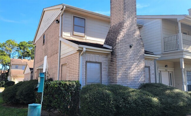 Building Photo - 800 Country Pl Dr