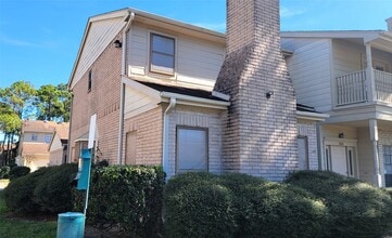 Building Photo - 800 Country Pl Dr