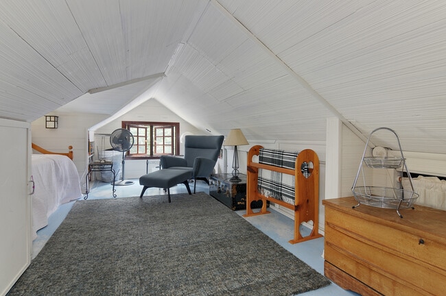 Sleeping loft or office - 1117 Newport Way