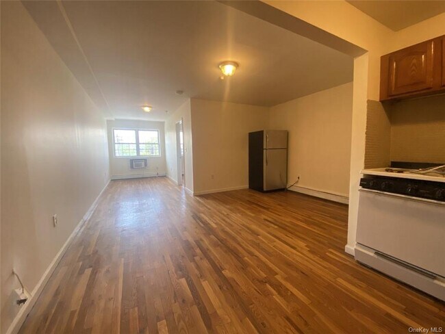 Foto del edificio - 767 E 216th St