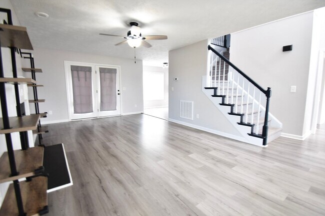 Building Photo - 135 Lenoir Dr