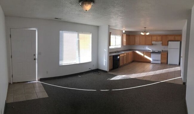 Building Photo - Charming Nephi 4-Plex, Pet Friendly