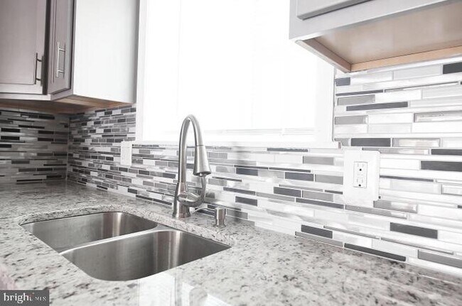 Foto del edificio - 2624 Llewelyn Ave