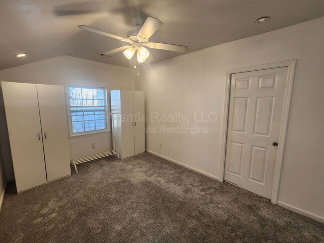 Foto del edificio - 1064 Curran St NW