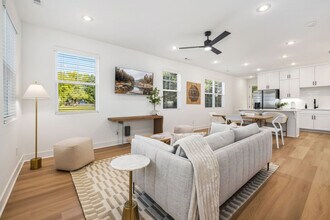 Building Photo - 1324 Van Buren Ave