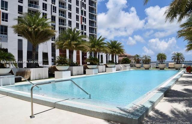 Foto del edificio - 600 NE 27th St
