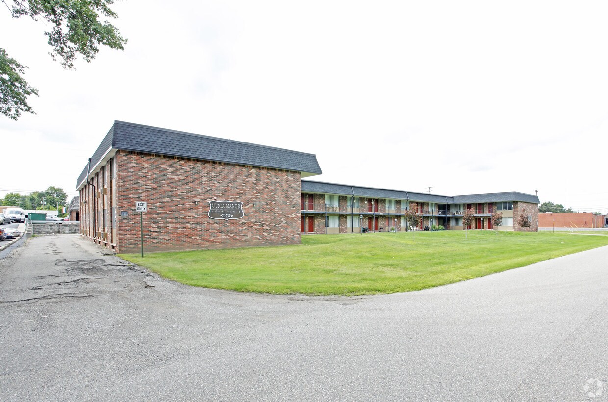 Utica Manor Apartments in Utica, MI