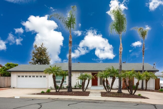 Building Photo - Traditional Single Family with Spacious Yard!