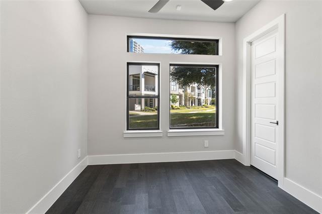 Foto del edificio - 7840 Secluded Ave
